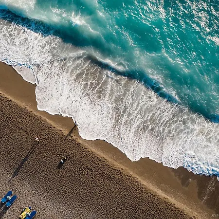 Manousos فندق 3*