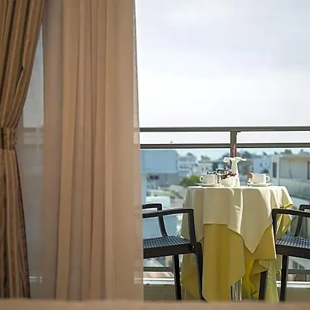 Manousos Otel 3*